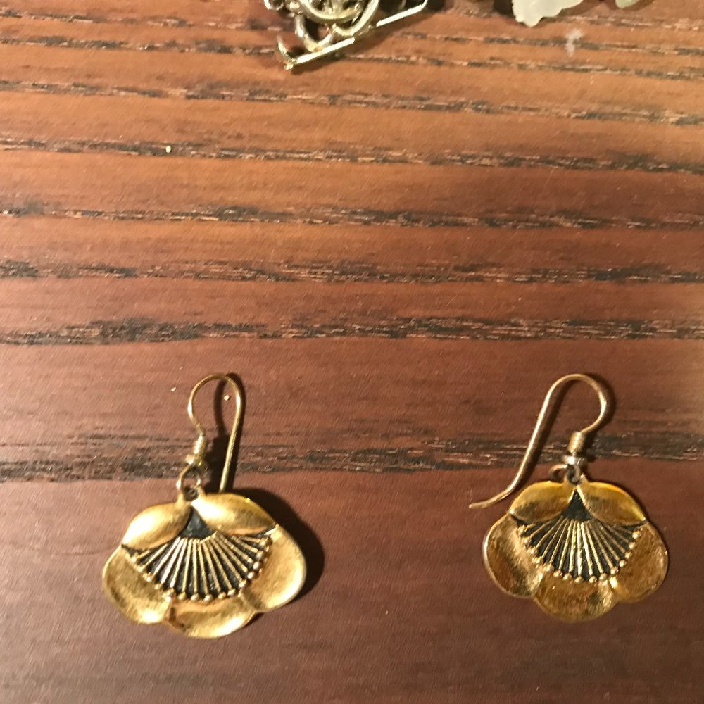 gold earings